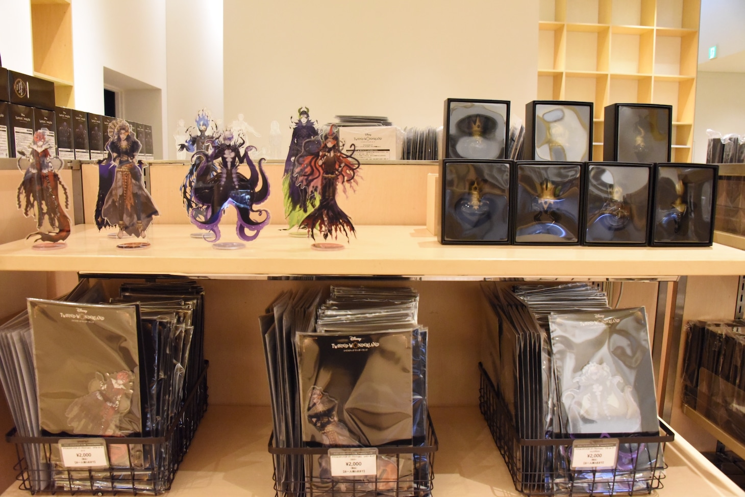 「ディズニー ツイステッドワンダーランド展 Seasonal Memories」の物販コーナー