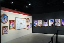 「KING OF PRISM」10周年展に輝く金のオバレ像、王位戴冠や十王院タイムマシンを体感