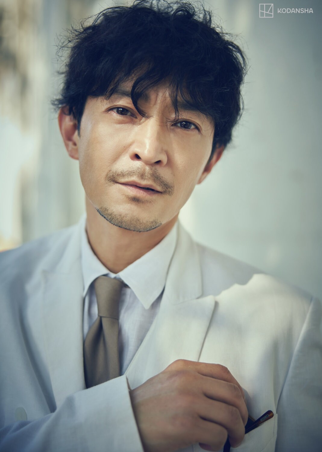 津田尊 津田健次郎、フォトブックに絵を寄稿した野田サトルに「感謝です」撮影