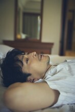 「津田健次郎PHOTOBOOK since1995」（講談社）先行カット