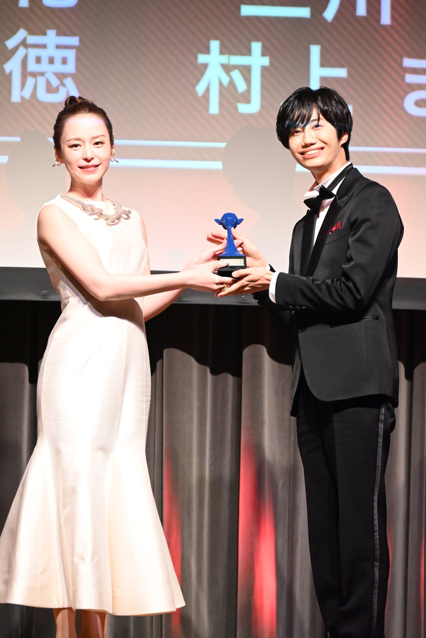 左から平野綾、高野大河