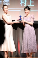 左から平野綾、村上まなつ