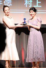 左から平野綾、村上まなつ