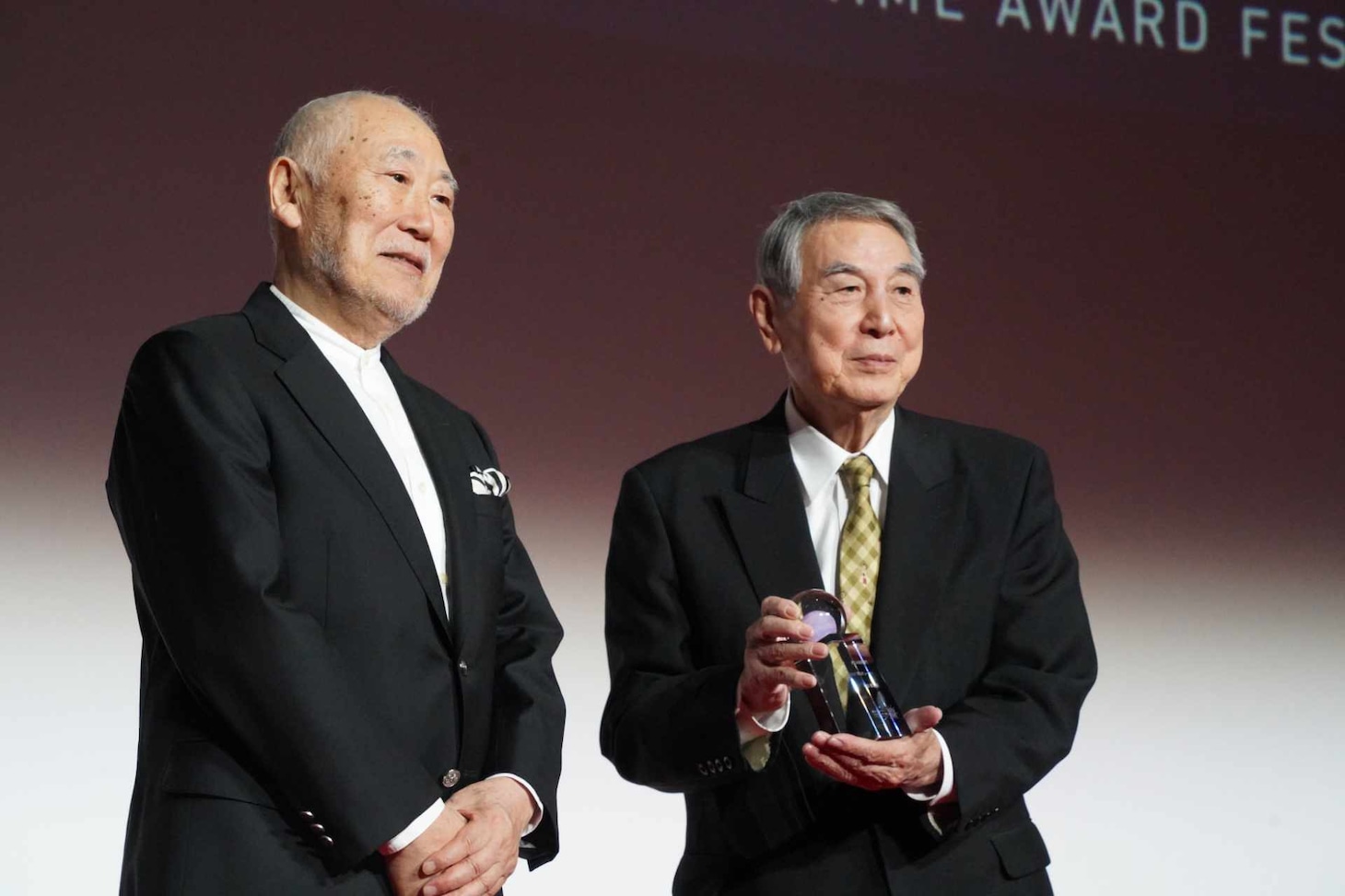 左からプレゼンターの高橋良輔、松谷孝征氏