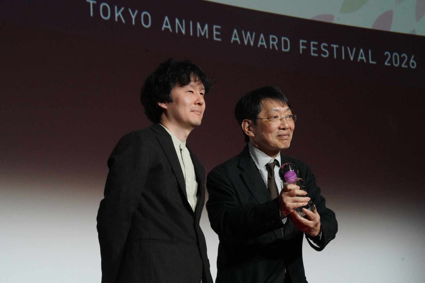 左からプレゼンターの細川晋、なみきたかし氏