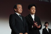 キングレコード・イーブルラインレコード本部長代理兼Dazed常務取締役の溝江力也氏（左）