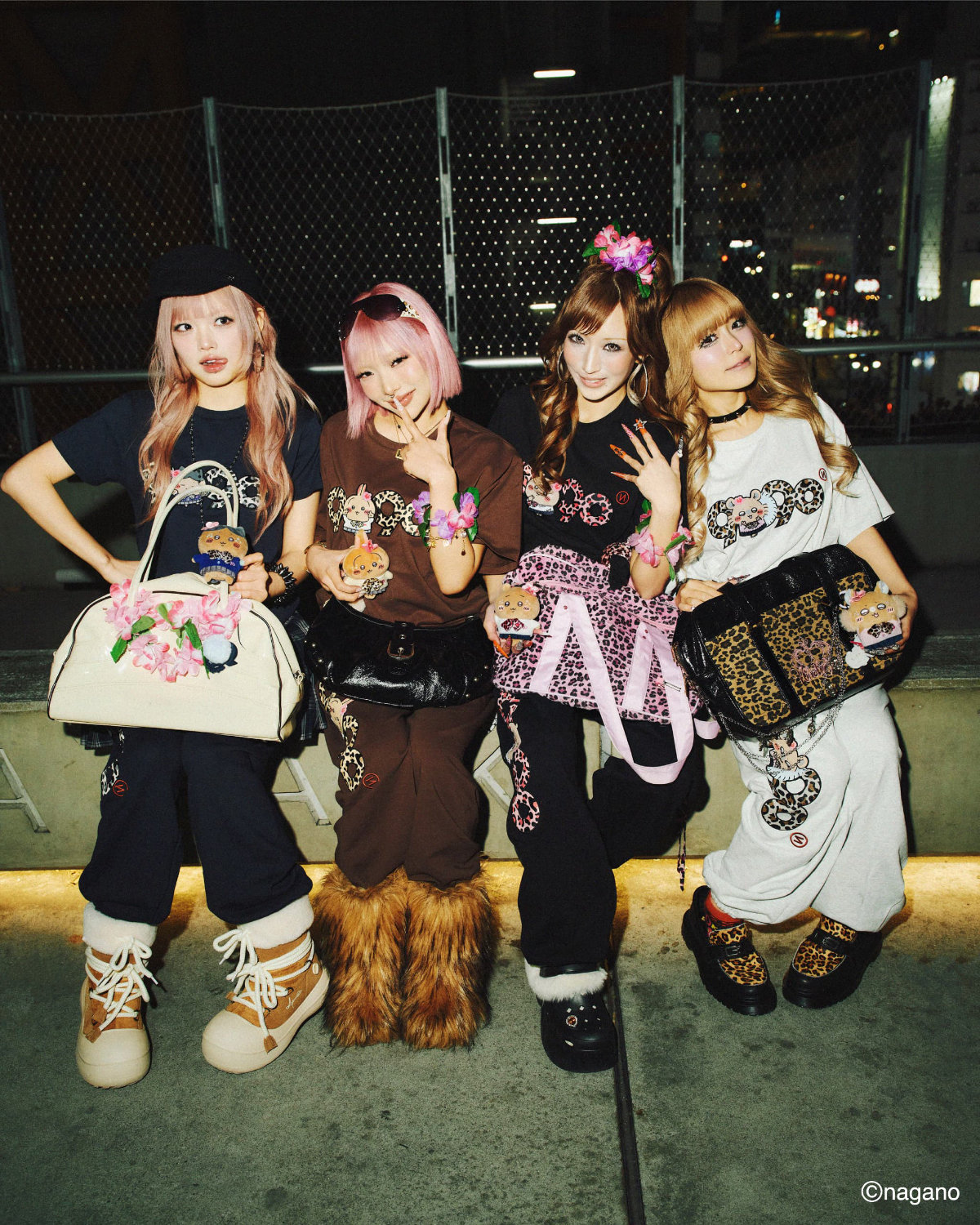 「ちいかわ」と9090コラボグッズの着用・使用イメージ