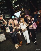 「ちいかわ」と9090コラボグッズの着用・使用イメージ