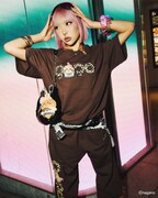 「ちいかわ」と9090コラボグッズの着用・使用イメージ