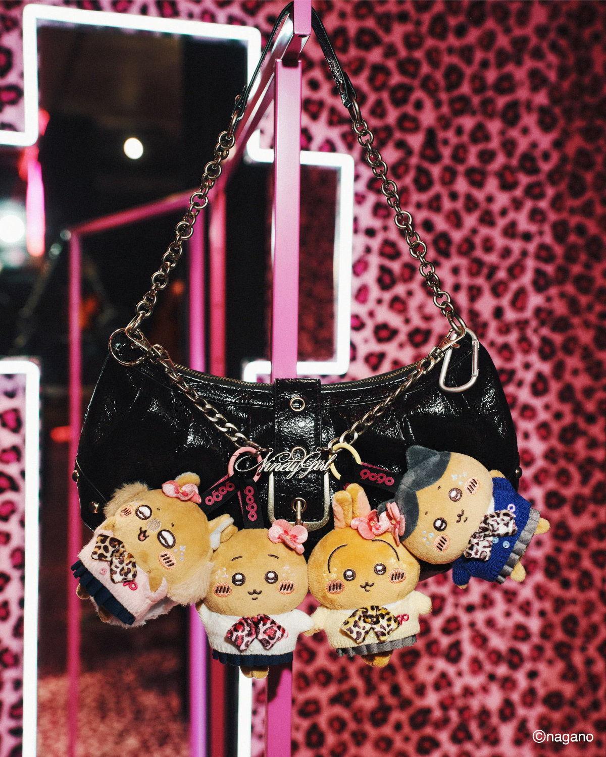 「ちいかわ」と9090コラボグッズの着用・使用イメージ