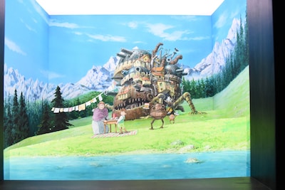 パノラマボックスより、「ハウルの動く城／お茶にしましょう」 (c)2004 Diana Wynne Jones/Hayao Miyazaki/Studio Ghibli, NDDMT