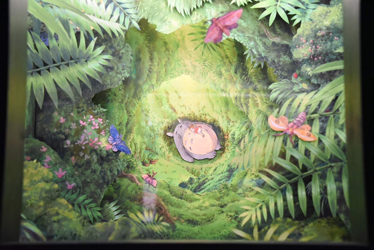 パノラマボックスより、「となりのトトロ／『ねむいよー』」(c) 1988 Hayao Miyazaki/Studio Ghibli