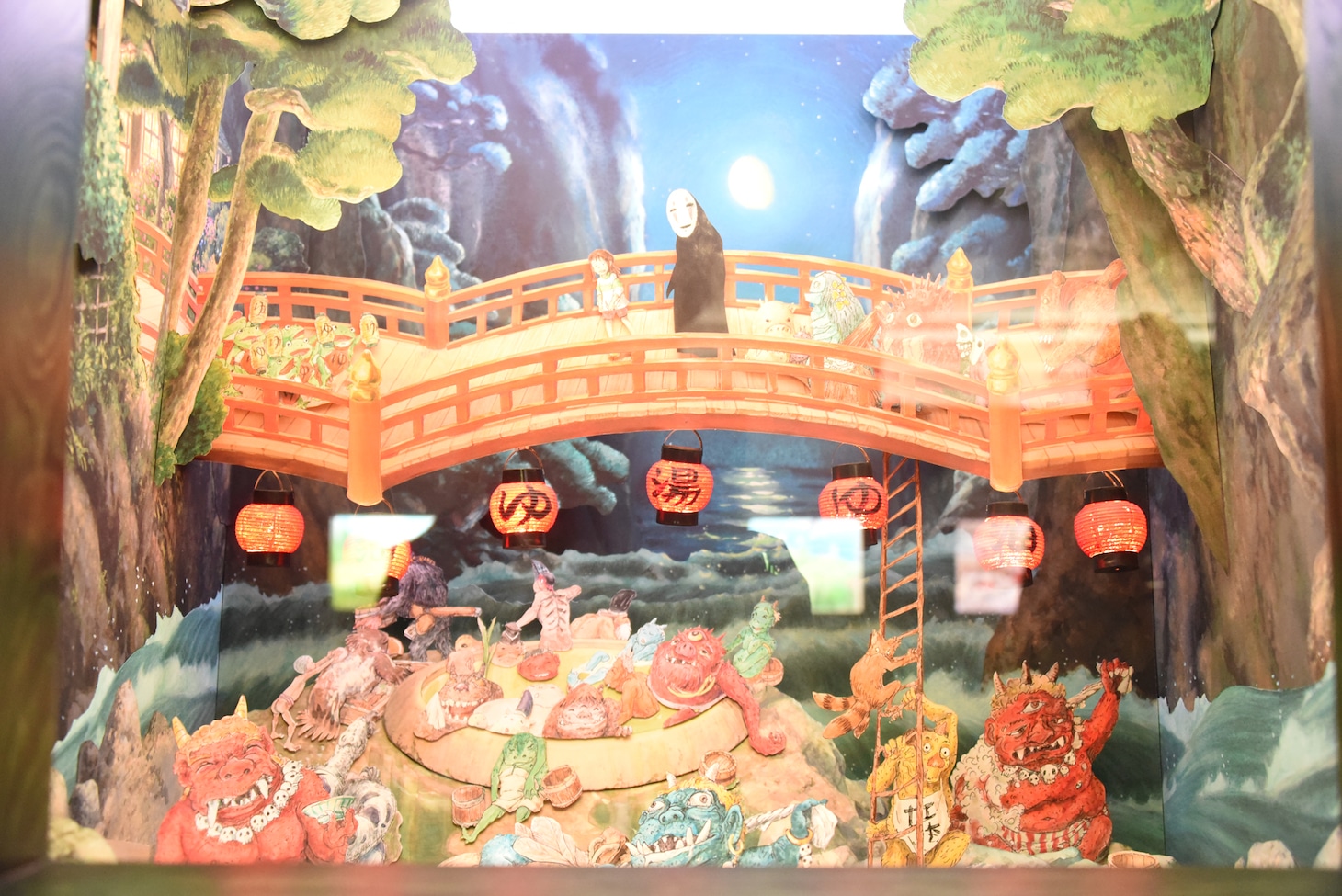 パノラマボックスより、「千と千尋の神隠し／『鬼のふろ屋』」(c) 2001 Hayao Miyazaki/Studio Ghibli, NDDTM