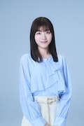 花井栞里役の佐々木美玲。©︎「あの夜、社長の子供を授かりました」製作委員会・MBS