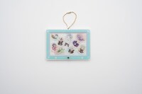 「夏目友人帳」33巻特装版に付いてくる「シャカシャカアクリルキーホルダー」(c)緑川ゆき／白泉社