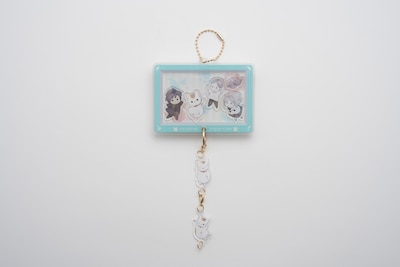 「夏目友人帳」33巻特装版に付いてくる「シャカシャカアクリルキーホルダー」とLaLa5月号付録「ニャンコ先生2連チャーム」(c)緑川ゆき／白泉社