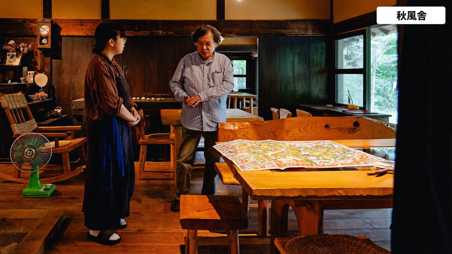 片渕須直監督によるカフェ・秋風舎のロケハンの様子。2025年9月にあらためて3日間の福島県内ロケハンを実施し、「ふくしままっぷ」を片手に浜通り、中通り、会津の20カ所以上のスポットを車で巡った。