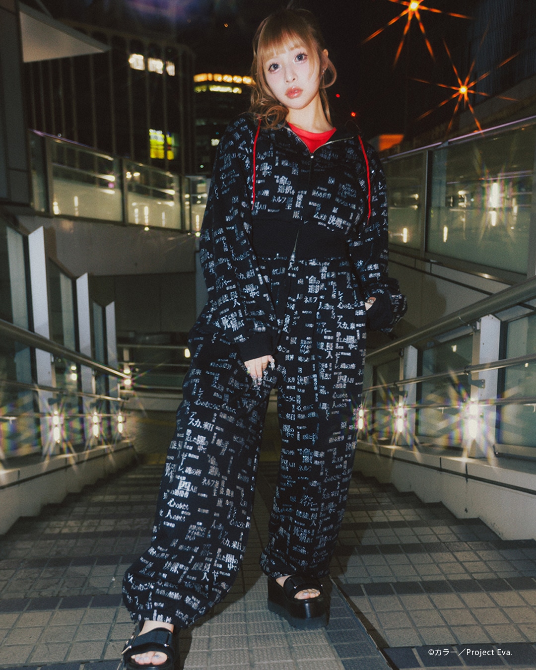 「新世紀エヴァンゲリオン」全面サブタイトルのスウェット、レディースブランドとコラボ