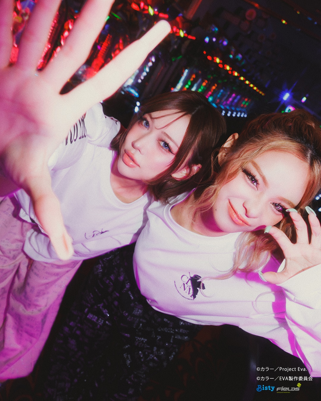 「激アツ背景ロングスリーブTシャツ」