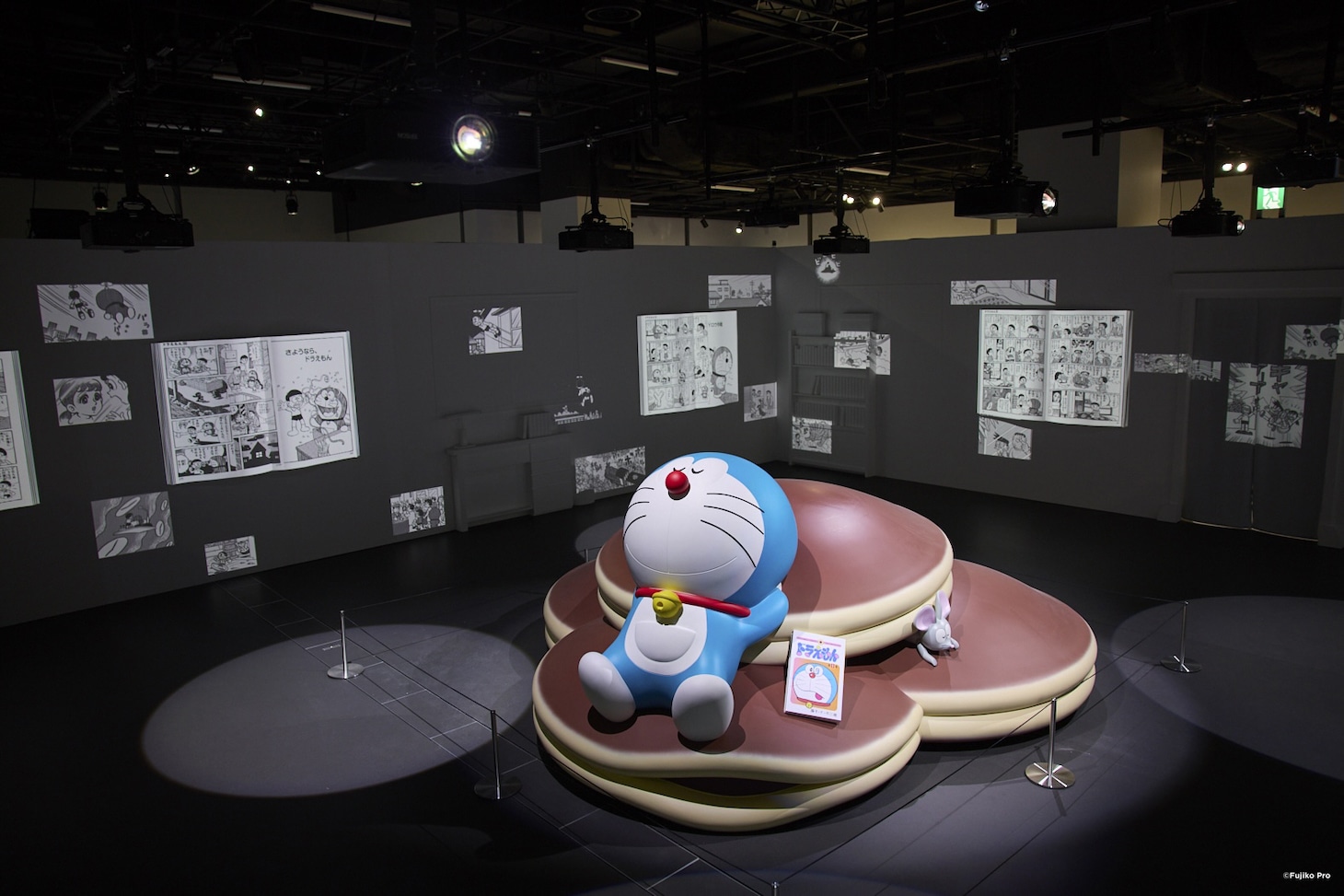 「100%ドラえもん まんがワールド展」の「のび太のまんがルーム」エリア