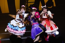 ガァルマゲドン。左から白玉みかん役の渡部優衣、黒須あろま役の牧野由依、ガァルル役の真田アサミ