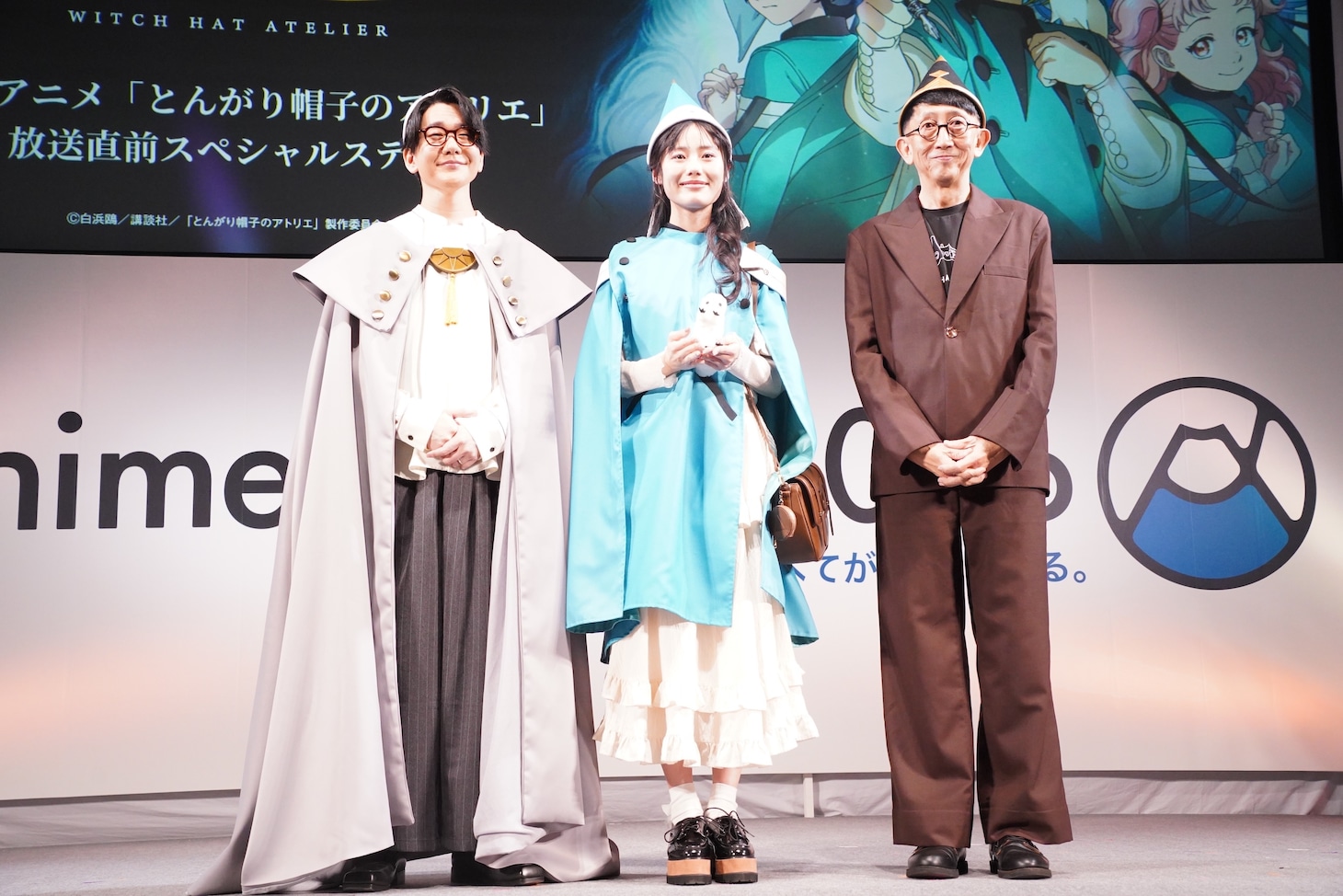 「TVアニメ『とんがり帽子のアトリエ』放送直前スペシャルステージ」の様子。左から花江夏樹、本村玲奈、渡辺歩監督