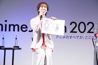 平川大輔。フリップには鉄男と幼い頃の鉄男が描かれている