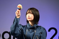 「アニメ店長コラボフィンガーパペット」をお辞儀させるあの