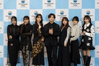 左から朝井彩加、ファイルーズあい、瀬戸麻沙美、山下誠一郎、水瀬いのり、金元寿子、近藤玲奈