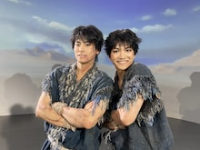 舞台「キングダム」第2弾上演決定！信役の三浦宏規と高野洸、王騎役の山口祐一郎が続投