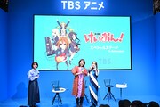 「けいおん！」ステージの様子。左から豊崎愛生、日笠陽子