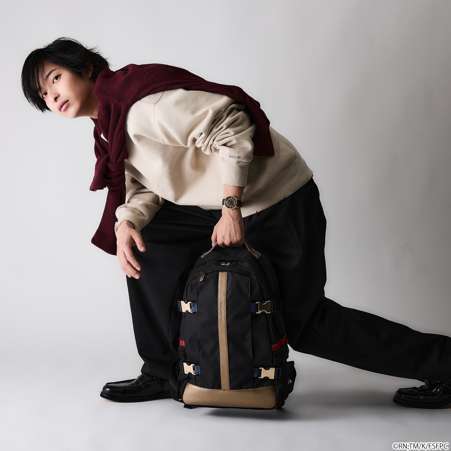 TVアニメ「Fate/strange Fake」×SuperGroupies「アーチャーモデル バックパック」の使用イメージ