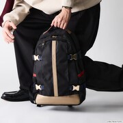 TVアニメ「Fate/strange Fake」×SuperGroupies「アーチャーモデル バックパック」の使用イメージ