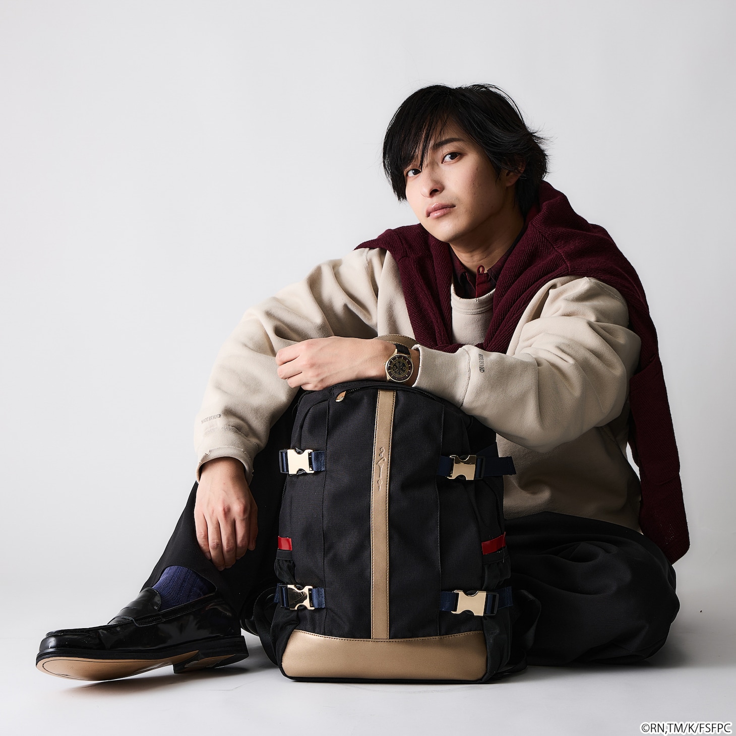 TVアニメ「Fate/strange Fake」×SuperGroupies「アーチャーモデル バックパック」の使用イメージ