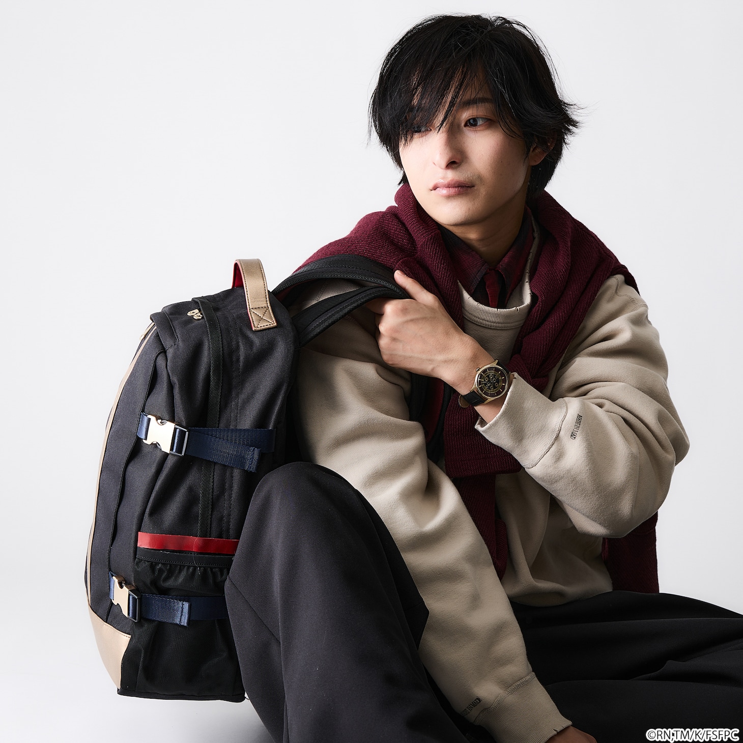 TVアニメ「Fate/strange Fake」×SuperGroupies「アーチャーモデル バックパック」の使用イメージ