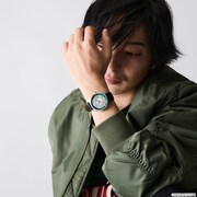 TVアニメ「Fate/strange Fake」×SuperGroupies「ランサーモデル 腕時計」の着用イメージ