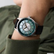 TVアニメ「Fate/strange Fake」×SuperGroupies「ランサーモデル 腕時計」の着用イメージ