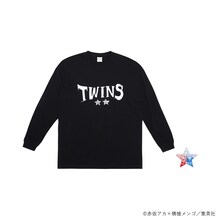 「TWINS☆☆ロングTシャツ（アクリルバッジ付き）」 (c)赤坂アカ×横槍メンゴ／集英社
