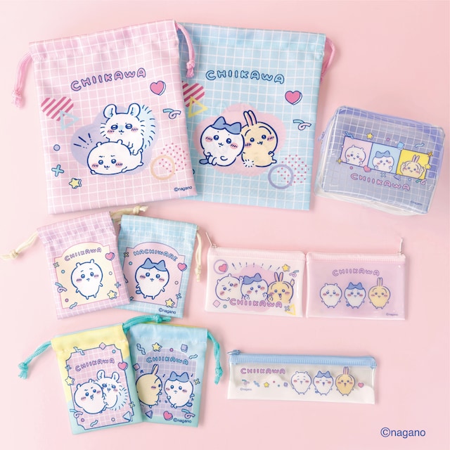 100円ショップのDAISOで販売される「ちいかわ」デザインの巾着、ポーチ