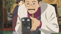 劇場アニメ「パリに咲くエトワール」より、若林が持つカメラ