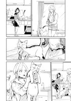 台所に立つ衣織の横からカツオ節をかっさらい、莉子に捕まえられるおじさん。