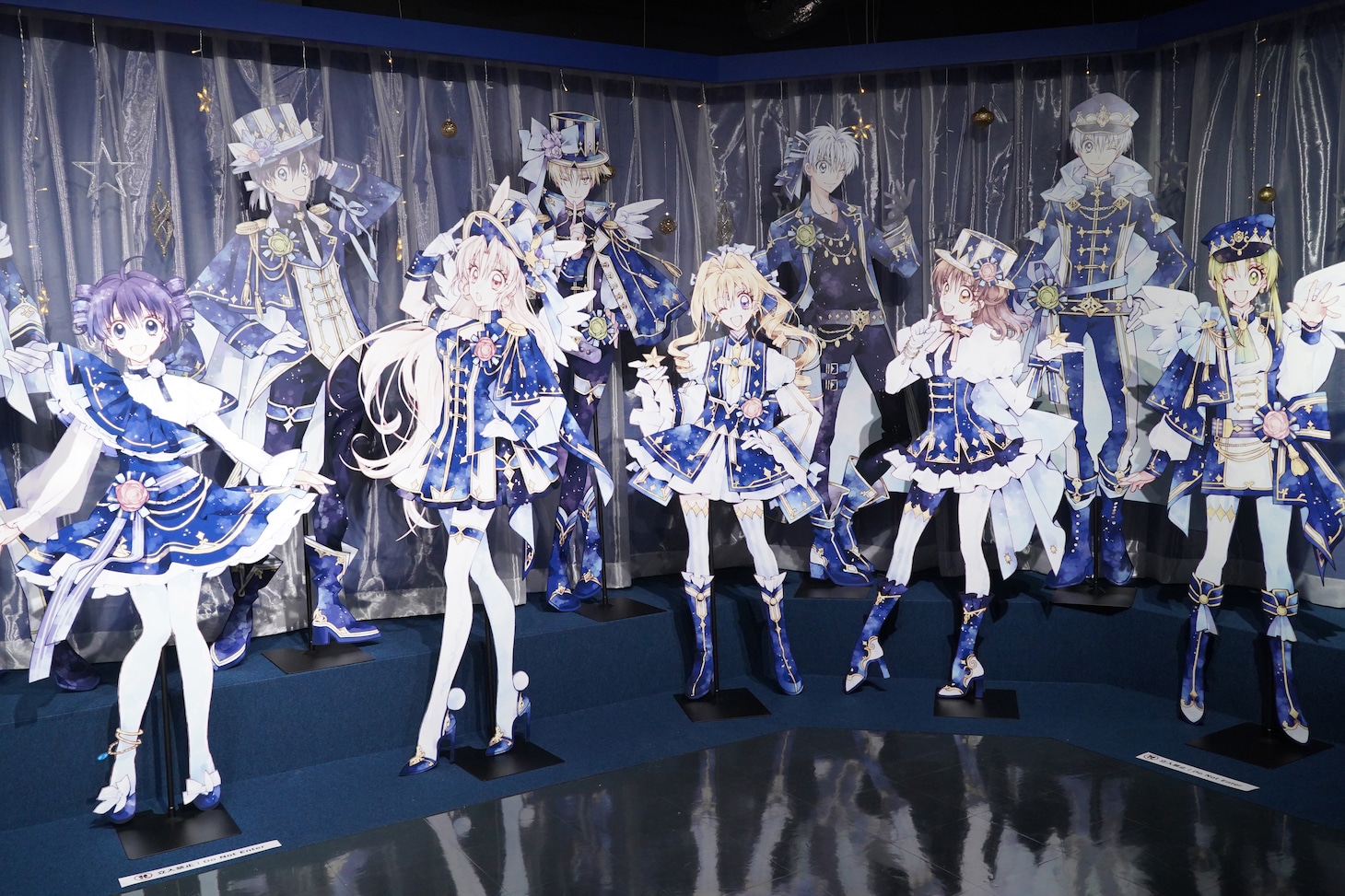 等身大パネルが並ぶフォトスポット