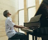 「ミュージカル『テニスの王子様』跡部景吾 DIGITAL PHOTO BOOK『HIS MAJESTY』」より (c) ホシダテッペイ／集英社 (c) 許斐 剛／集英社・テニミュ製作委員会