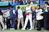始球式前、やや緊張した面持ちの宮野真守