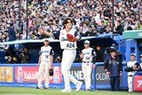 マウンドに向かう宮野真守