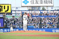 始球式を終えた宮野真守