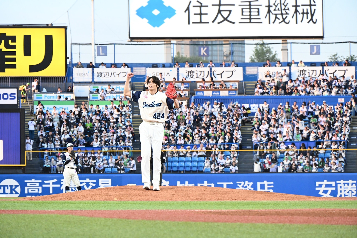 始球式を終えた宮野真守