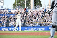 始球式を終えた宮野真守