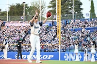始球式を終えた宮野真守