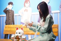 フォトスポットを訪れた若山詩音